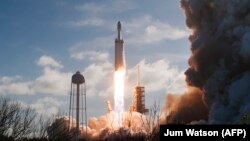 SpaceX şirkətinin Falcon Heavy raketi (Arxiv)